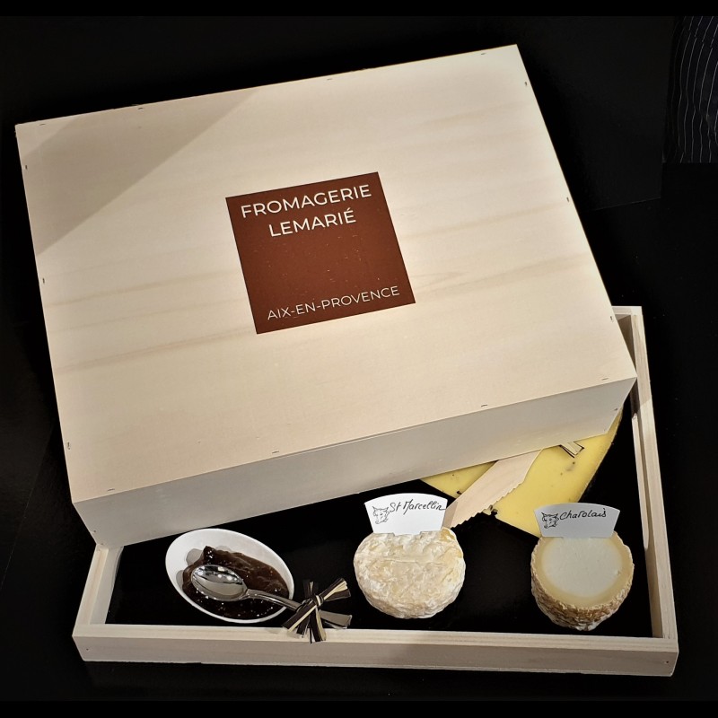 Plateaux et étiquettes pour présenter vos fromages
